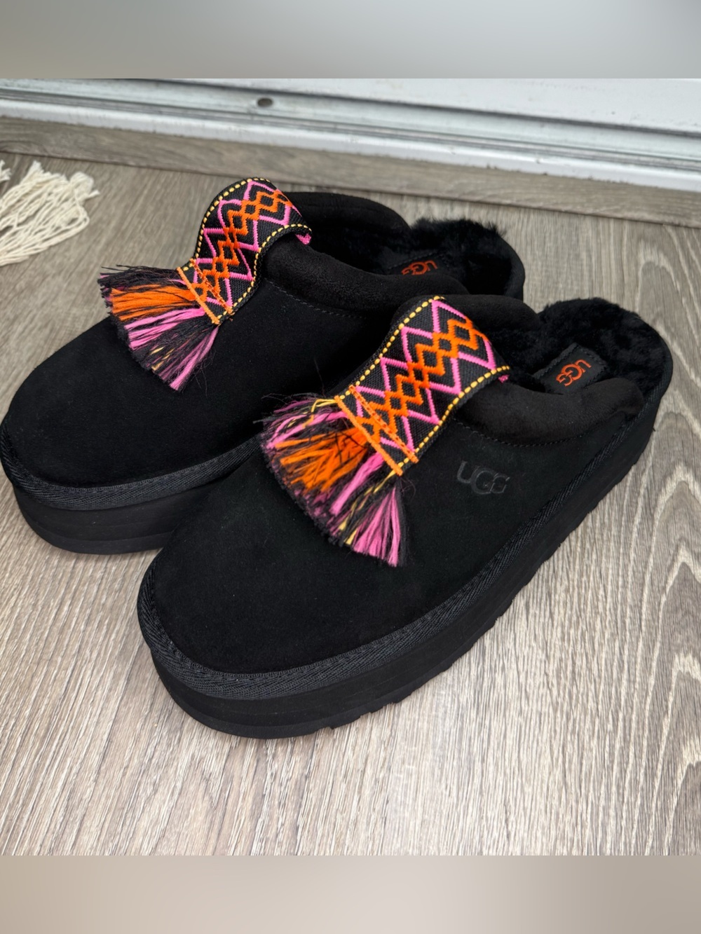 Ugg Tazzle Slipper Black Size 7 Like New!